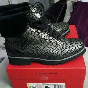 Donald Pliner - size 9 short boot.